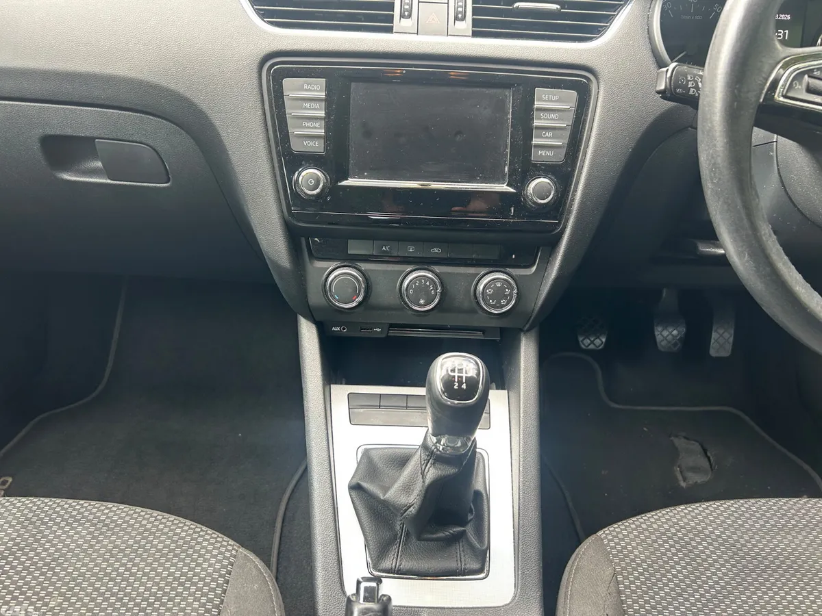 Skoda Octavia Estate, Petrol, 2015, Silver