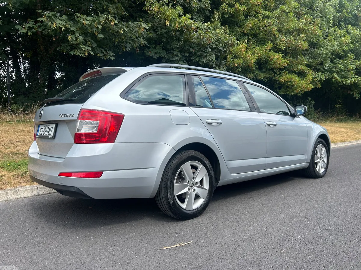 Skoda Octavia Estate, Petrol, 2015, Silver
