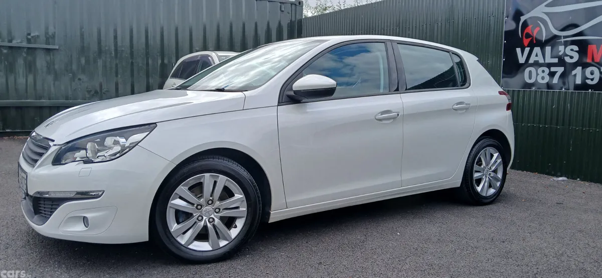 Peugeot 308 Hatchback, Petrol, 2015, White
