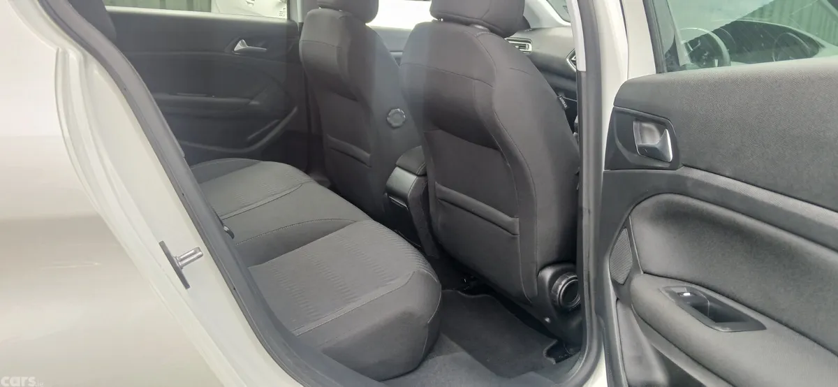 Peugeot 308 Hatchback, Petrol, 2015, White