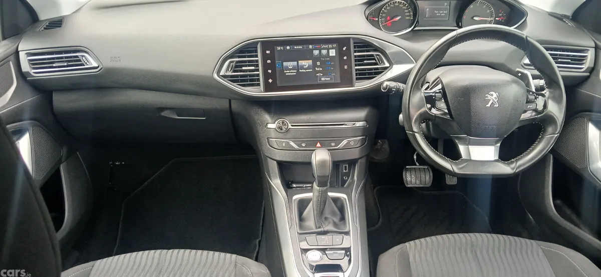 Peugeot 308 Hatchback, Petrol, 2015, White