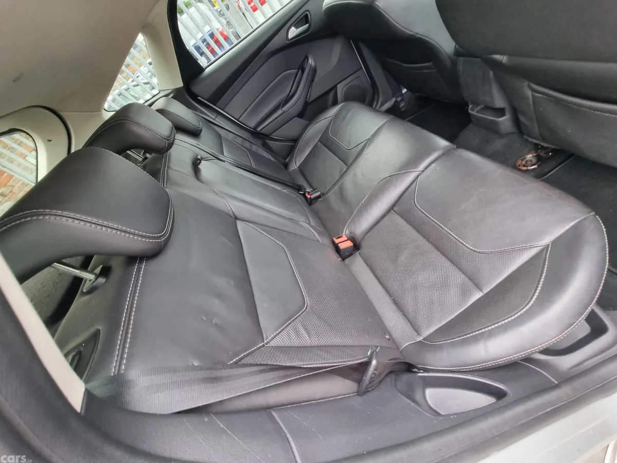 Ford Focus Hatchback, Diesel, 2015, Silver