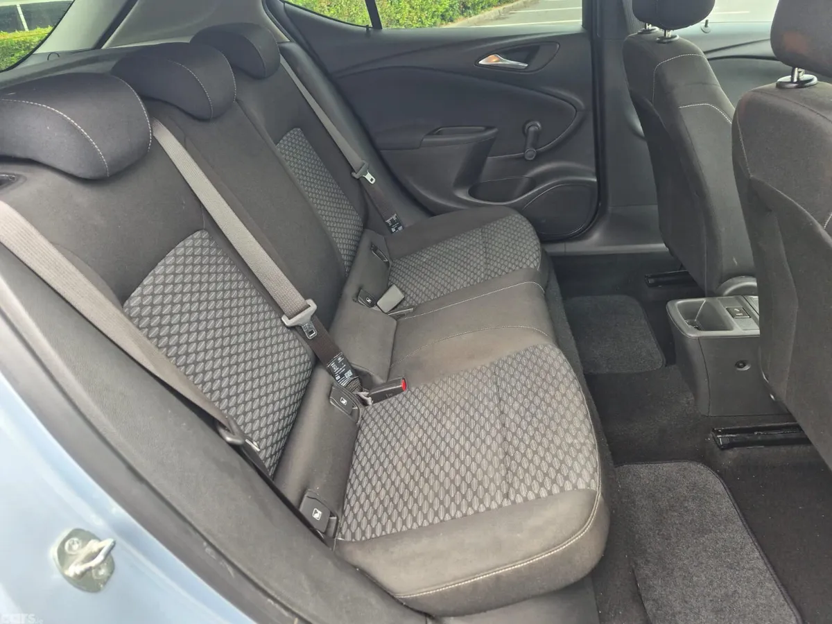 Opel Astra Hatchback, Petrol, 2016, Silver
