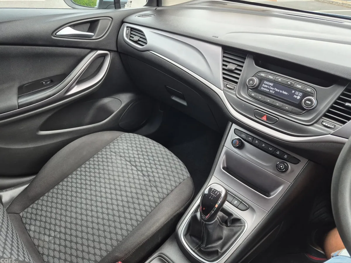 Opel Astra Hatchback, Petrol, 2016, Silver