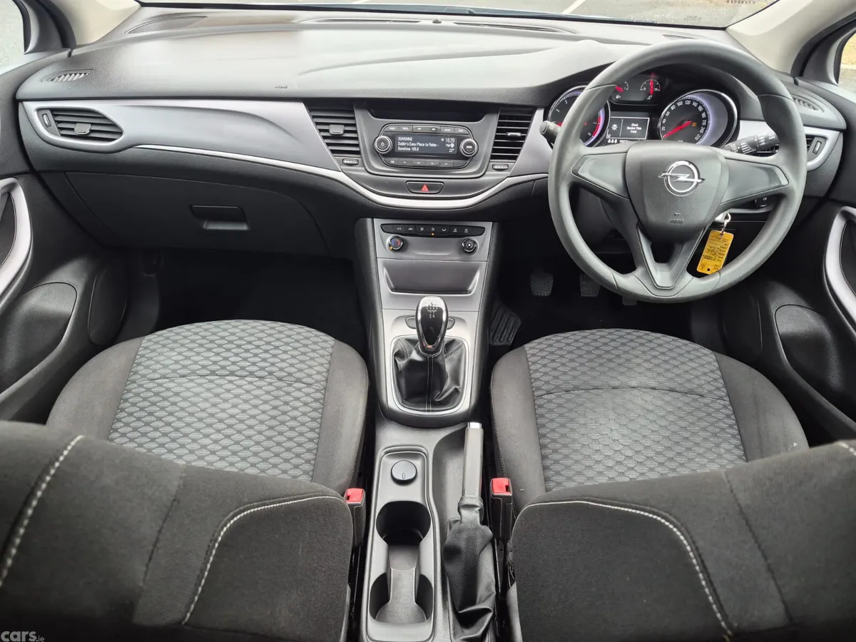 Opel Astra Hatchback, Petrol, 2016, Silver