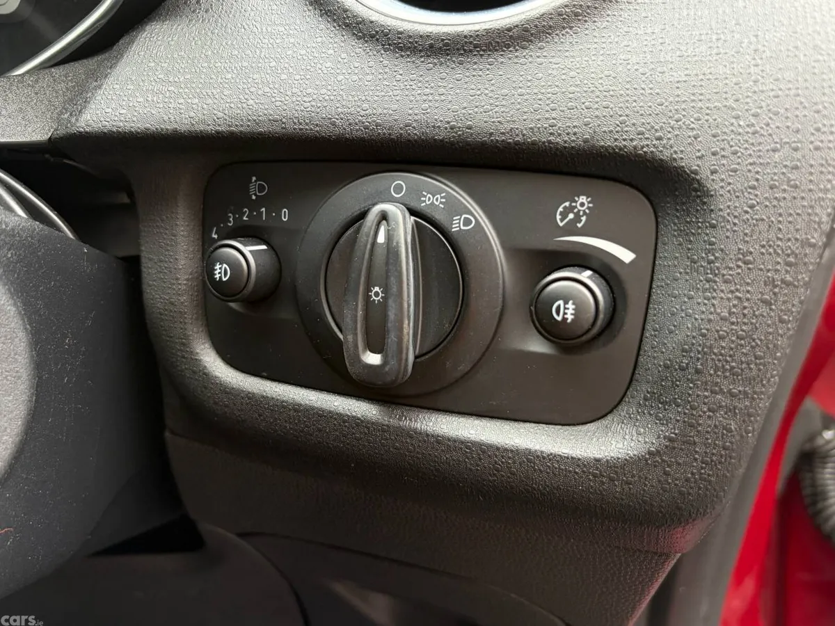 Ford Fiesta Hatchback, Petrol, 2015, Red