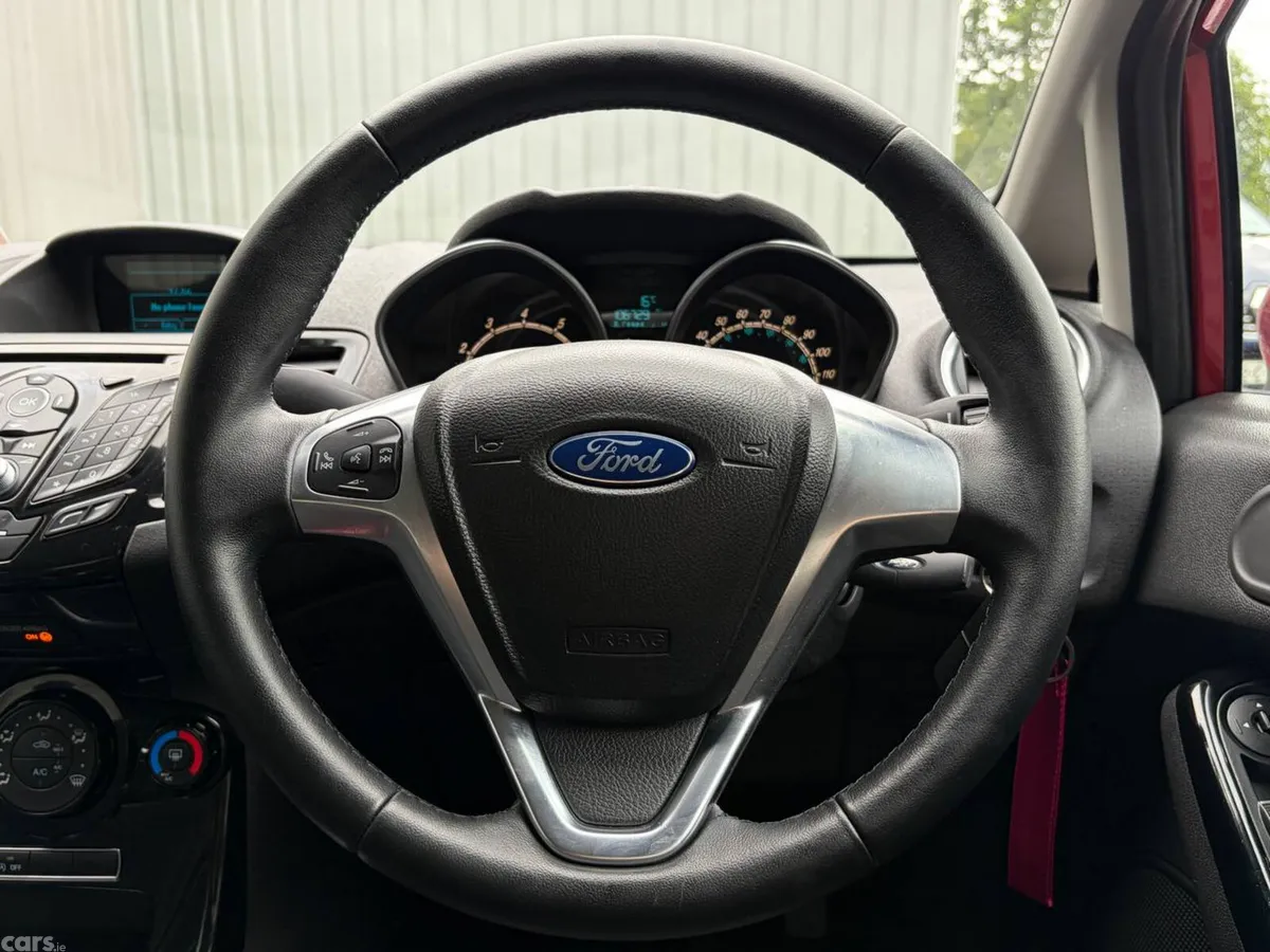 Ford Fiesta Hatchback, Petrol, 2015, Red