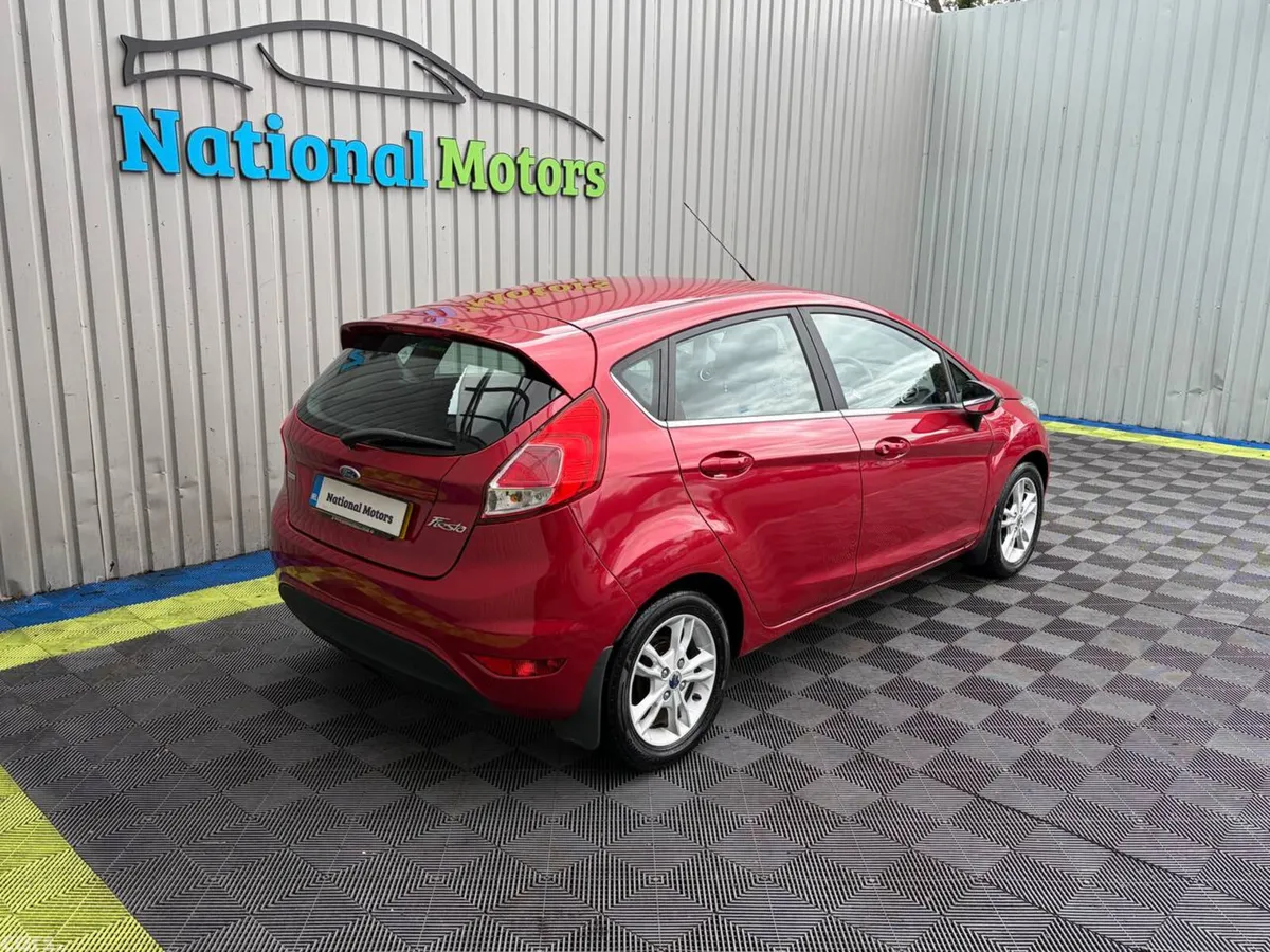 Ford Fiesta Hatchback, Petrol, 2015, Red