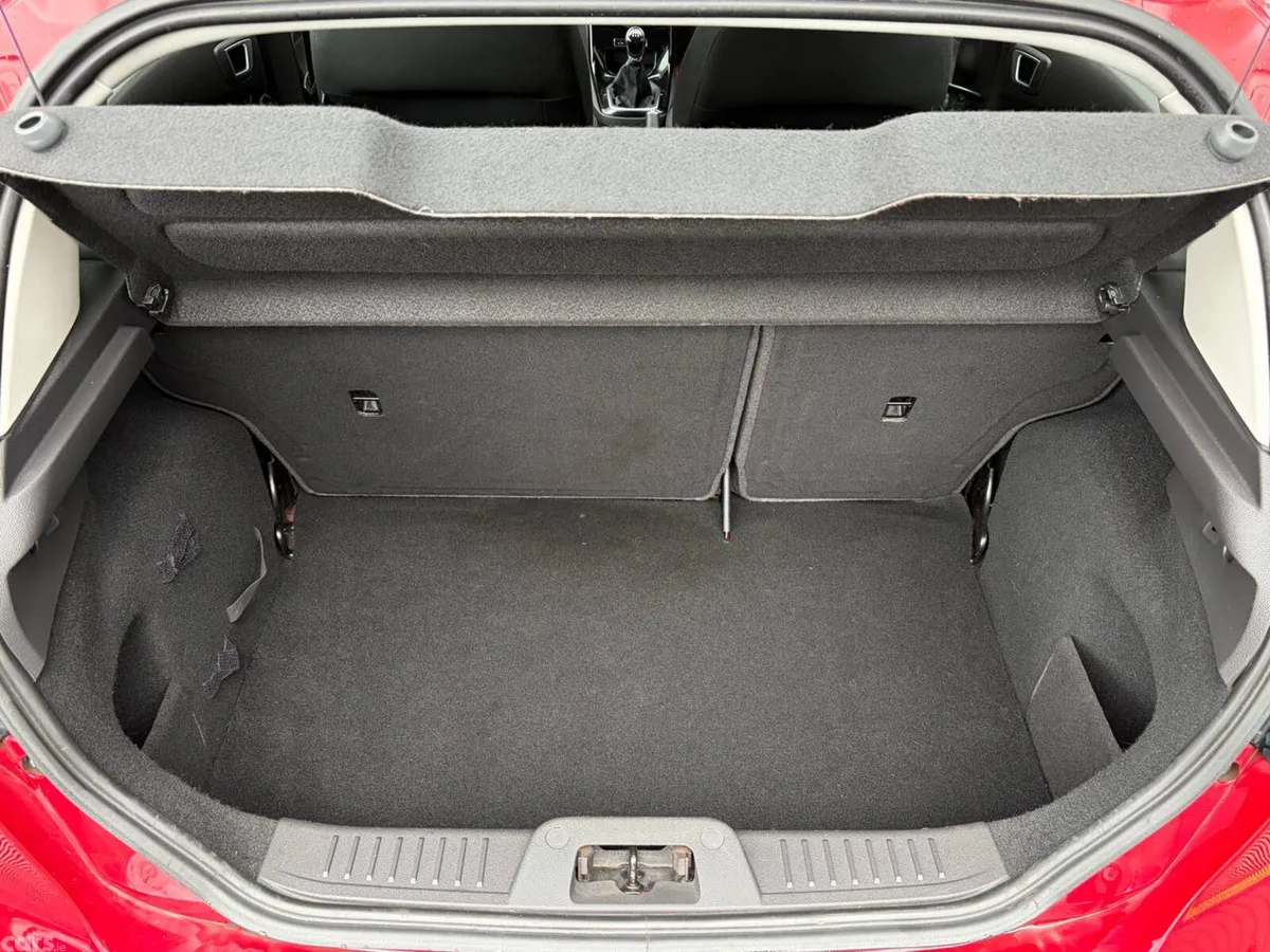 Ford Fiesta Hatchback, Petrol, 2015, Red