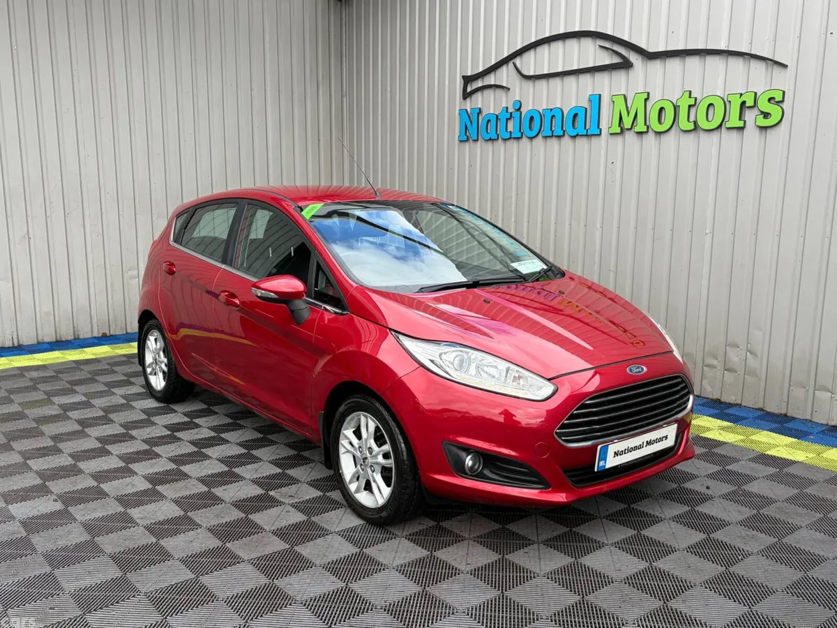 Ford Fiesta Hatchback, Petrol, 2015, Red