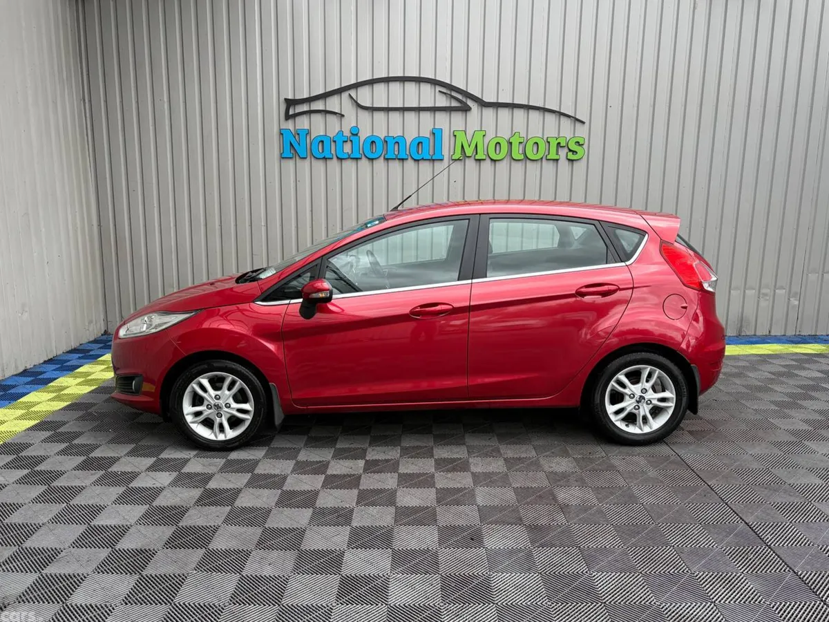 Ford Fiesta Hatchback, Petrol, 2015, Red