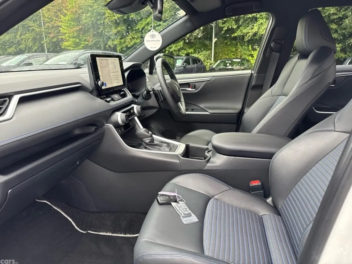 Toyota RAV4 SUV, Petrol Hybrid, 2024, White
