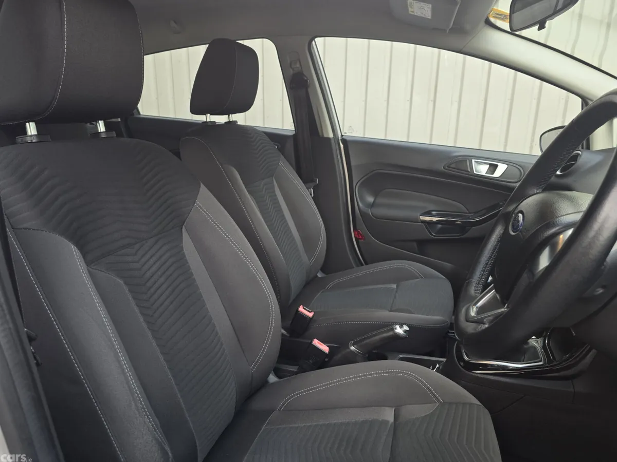 Ford Fiesta Hatchback, Petrol, 2017, Silver