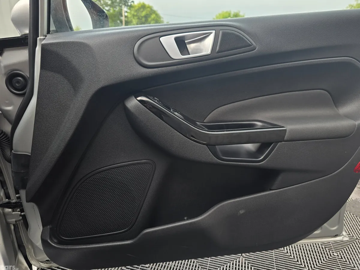 Ford Fiesta Hatchback, Petrol, 2017, Silver