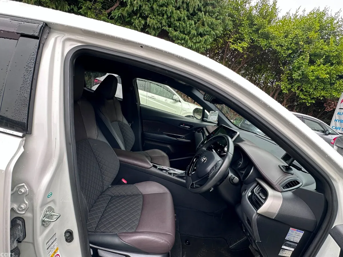 Toyota C-HR SUV, Petrol Hybrid, 2018, White