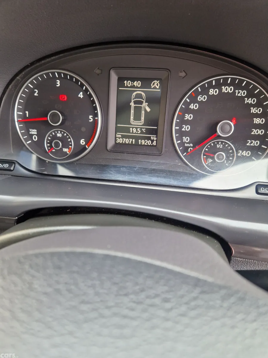 Volkswagen Touran MPV, Diesel, 2015, Black