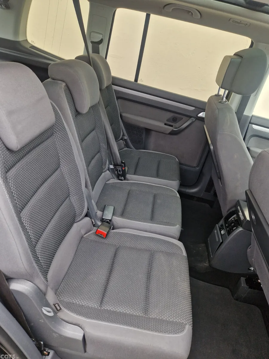 Volkswagen Touran MPV, Diesel, 2015, Black
