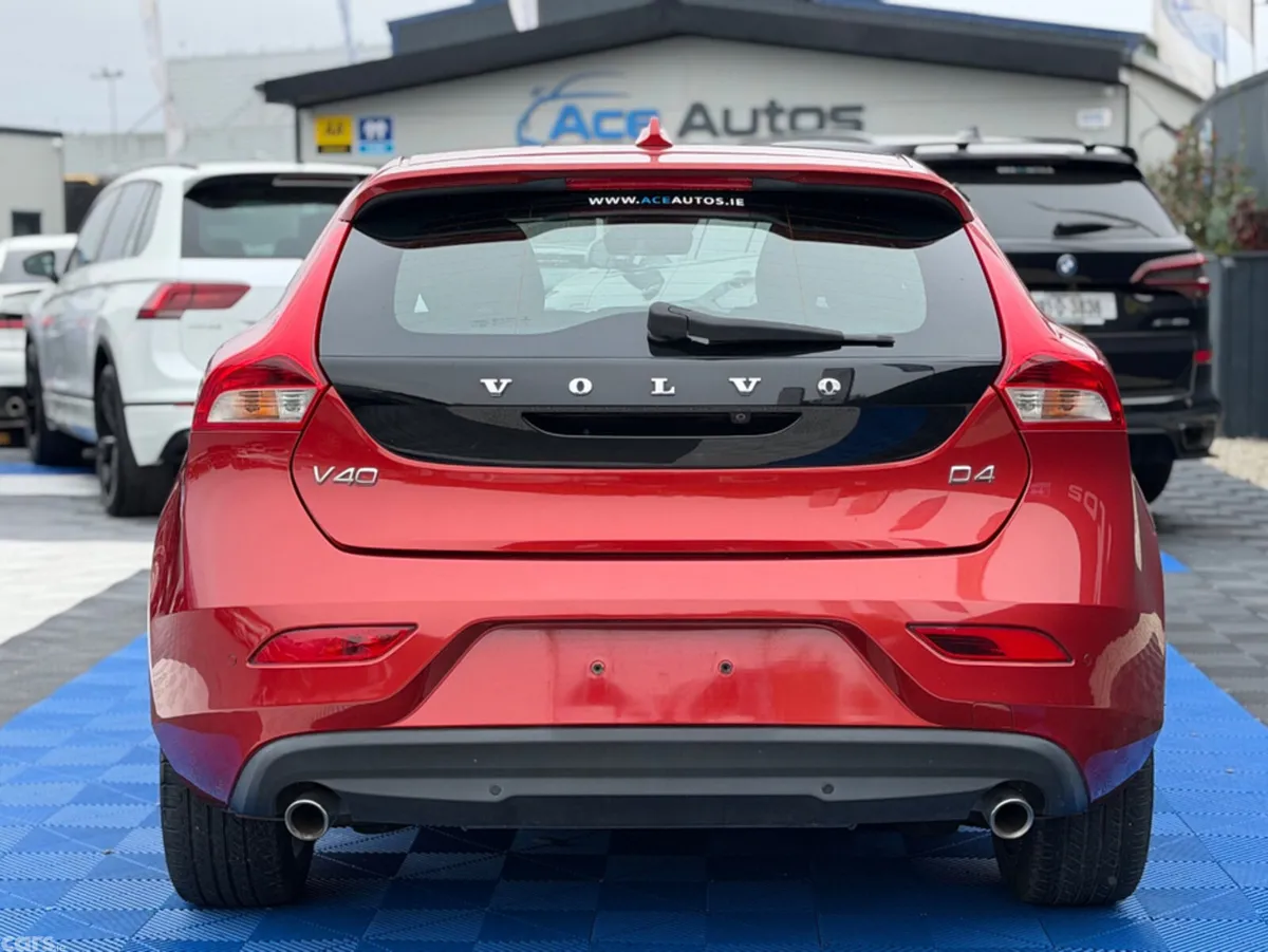 Volvo V40 Hatchback, Diesel, 2019, Red