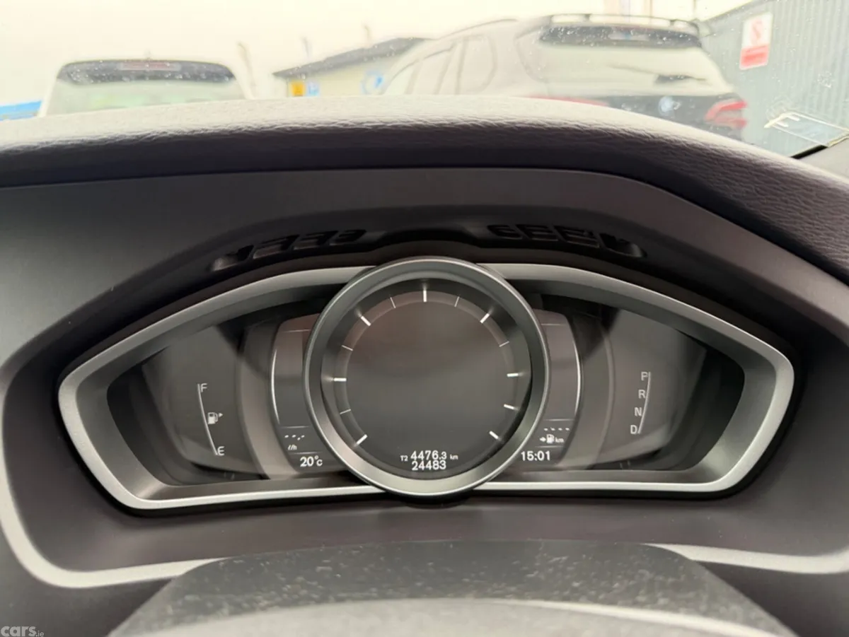Volvo V40 Hatchback, Diesel, 2019, Red
