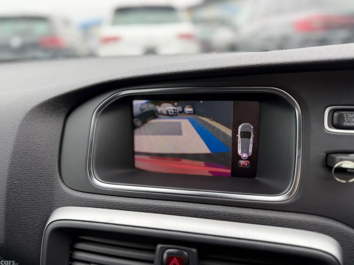 Volvo V40 Hatchback, Diesel, 2019, Red