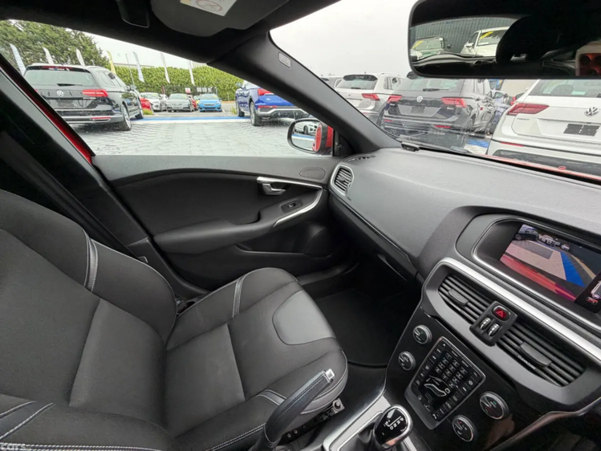 Volvo V40 Hatchback, Diesel, 2019, Red