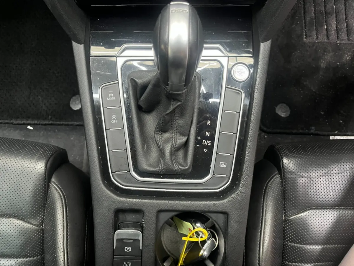 Volkswagen Passat Saloon, Petrol, 2016, Grey