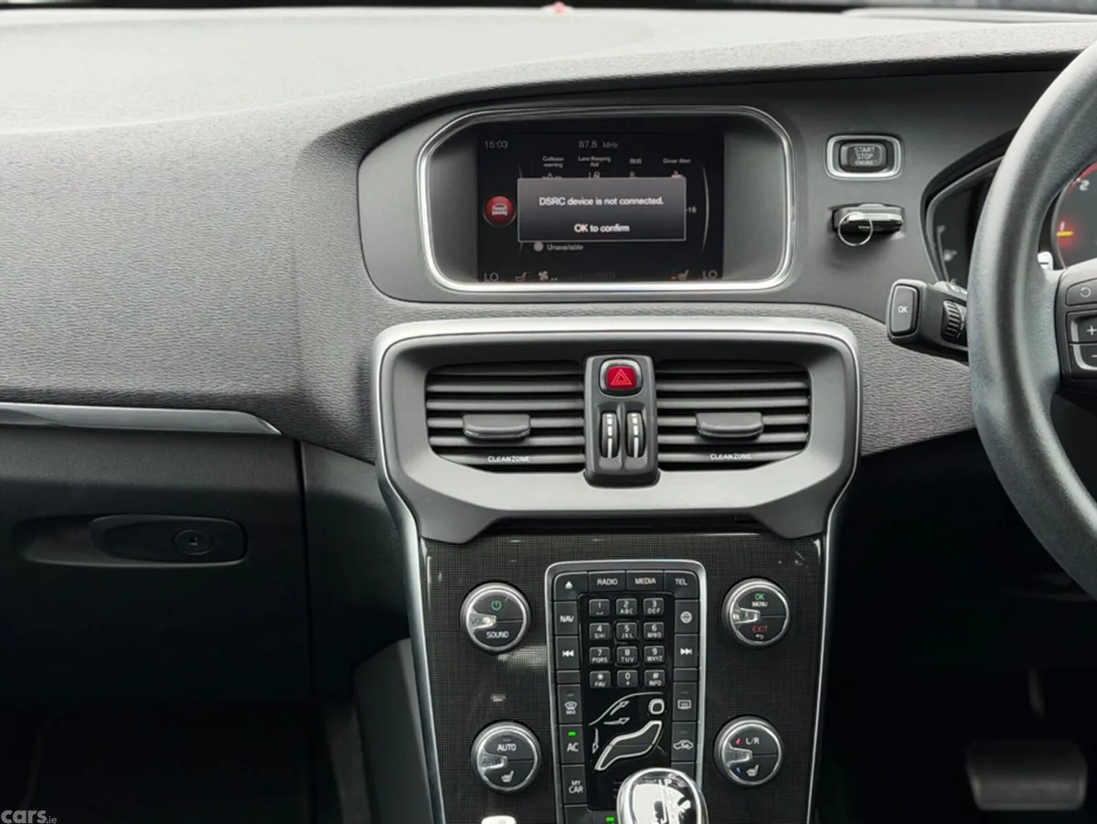 Volvo V40 Hatchback, Diesel, 2019, Red