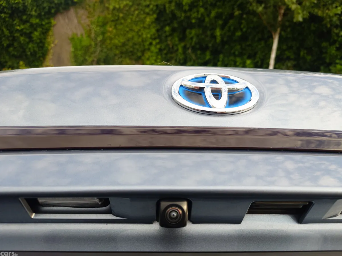 Toyota Corolla Saloon, Petrol Hybrid, 2020, Grey