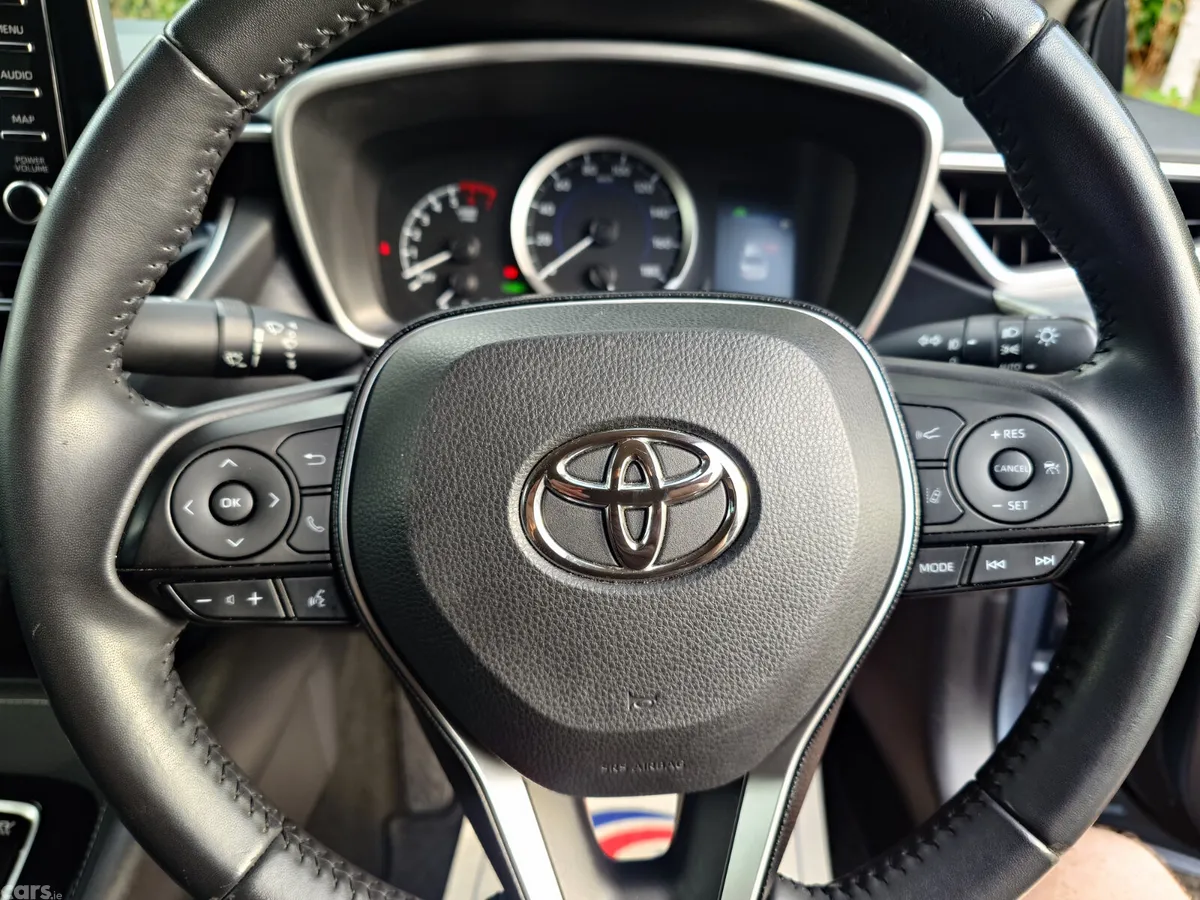 Toyota Corolla Saloon, Petrol Hybrid, 2020, Grey