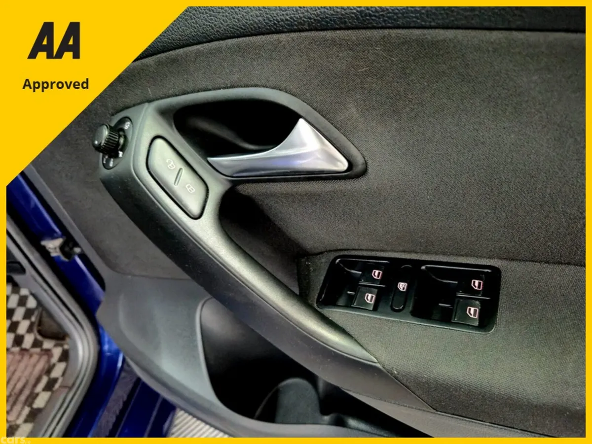 Volkswagen Polo Hatchback, Petrol, 2013, Blue