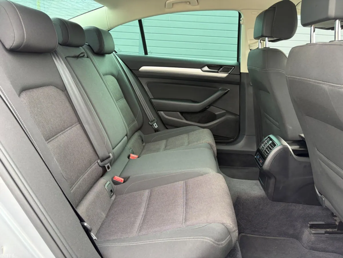 Volkswagen Passat Saloon, Diesel, 2019, Grey