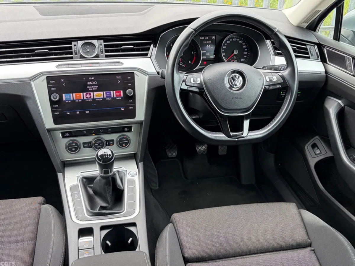 Volkswagen Passat Saloon, Diesel, 2019, Grey