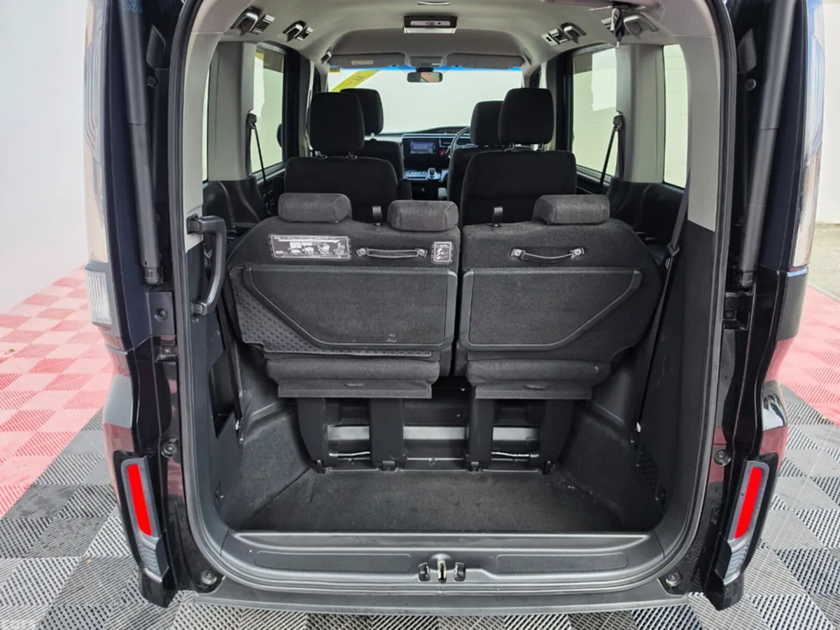 Honda Stepwagon MPV, Petrol Hybrid, 2017, Black