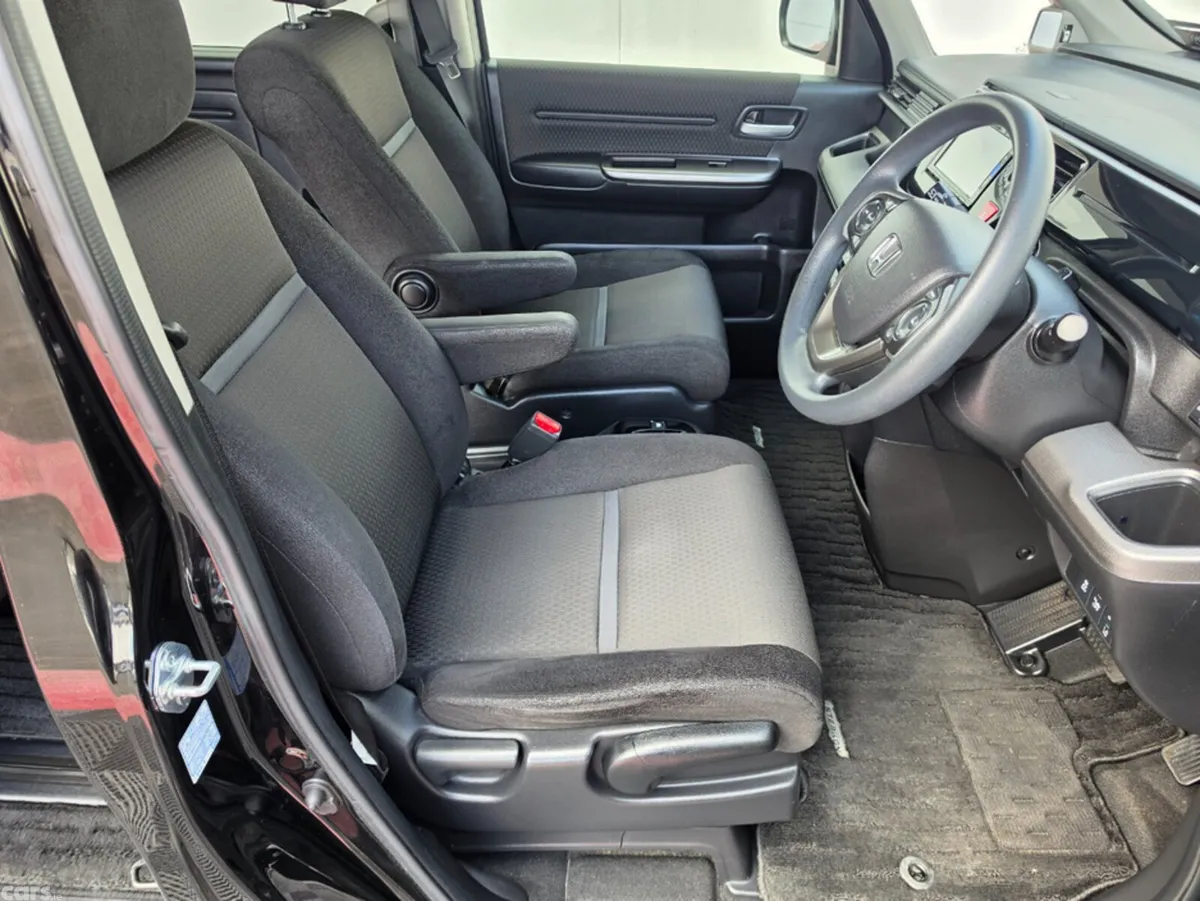 Honda Stepwagon MPV, Petrol Hybrid, 2017, Black