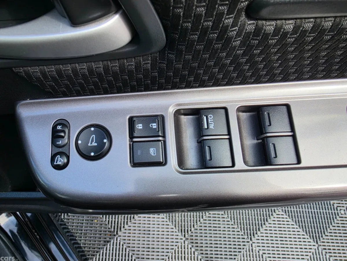 Honda Stepwagon MPV, Petrol Hybrid, 2017, Black