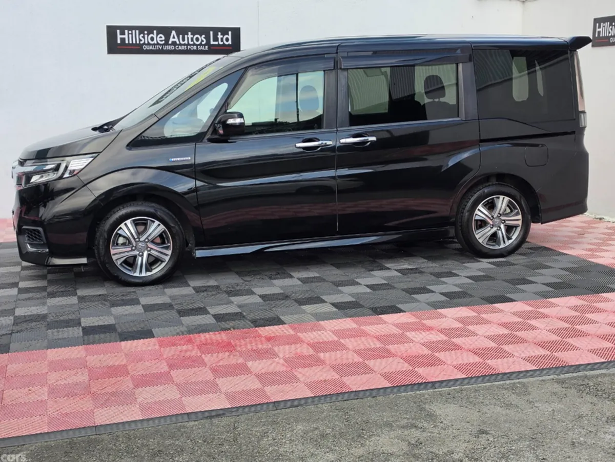 Honda Stepwagon MPV, Petrol Hybrid, 2017, Black