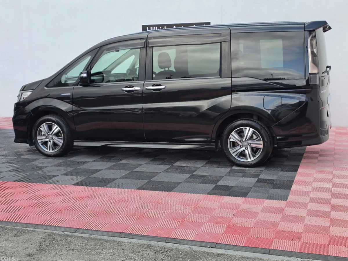 Honda Stepwagon MPV, Petrol Hybrid, 2017, Black