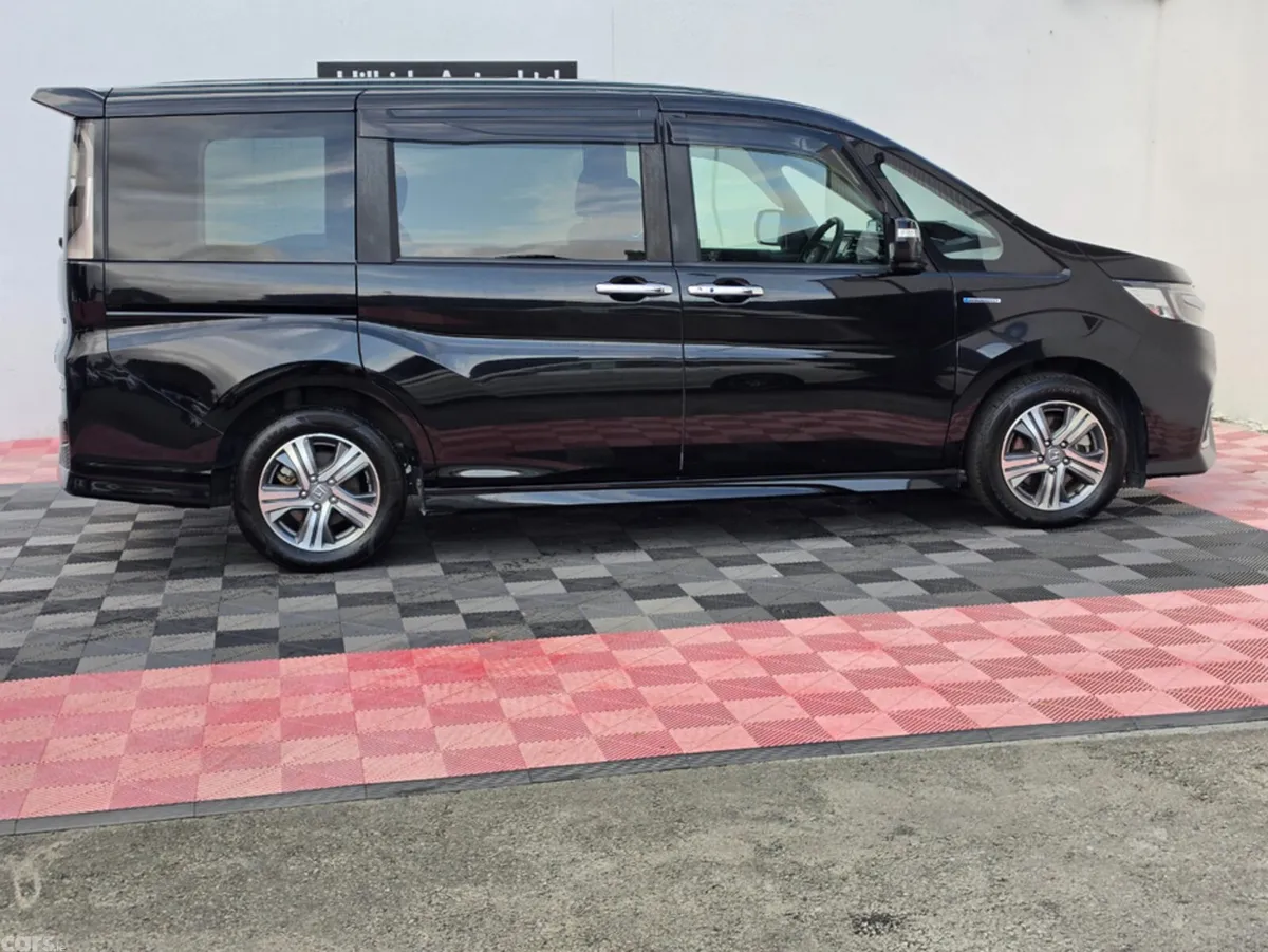 Honda Stepwagon MPV, Petrol Hybrid, 2017, Black