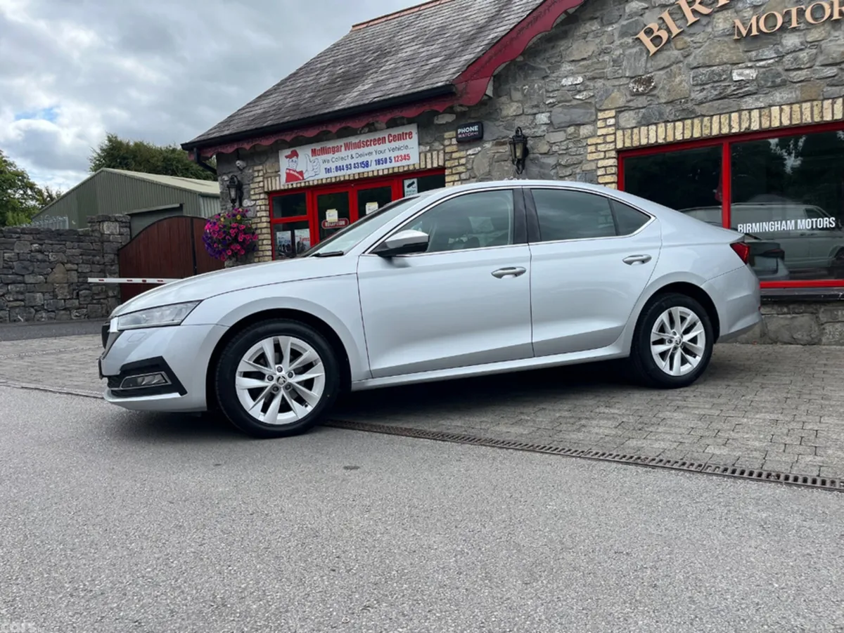 Skoda Octavia Hatchback, Diesel, 2022, Silver