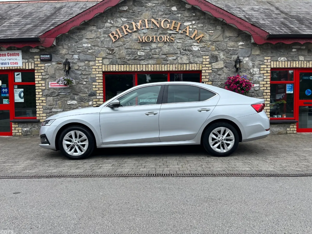 Skoda Octavia Hatchback, Diesel, 2022, Silver