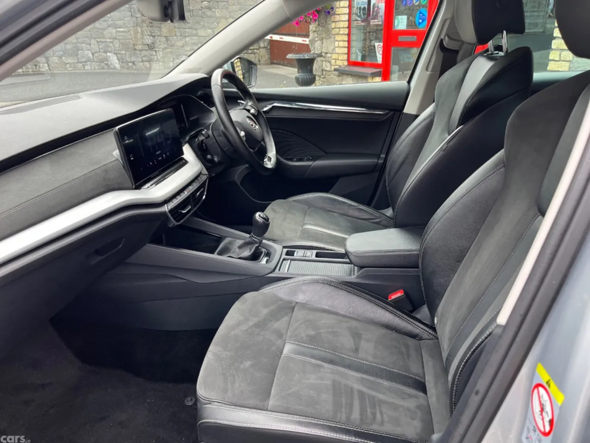 Skoda Octavia Hatchback, Diesel, 2022, Silver