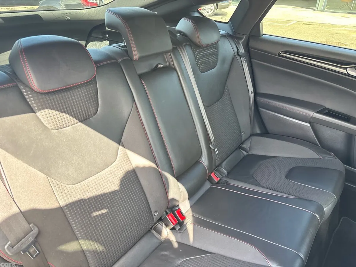 Ford Mondeo Hatchback, Diesel, 2019, White