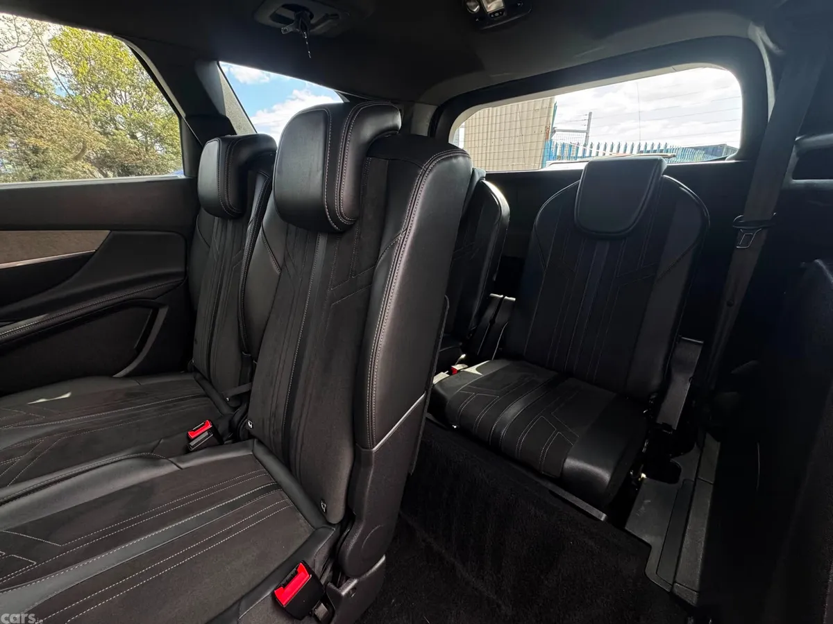 Peugeot 5008 MPV, Diesel, 2021, Brown