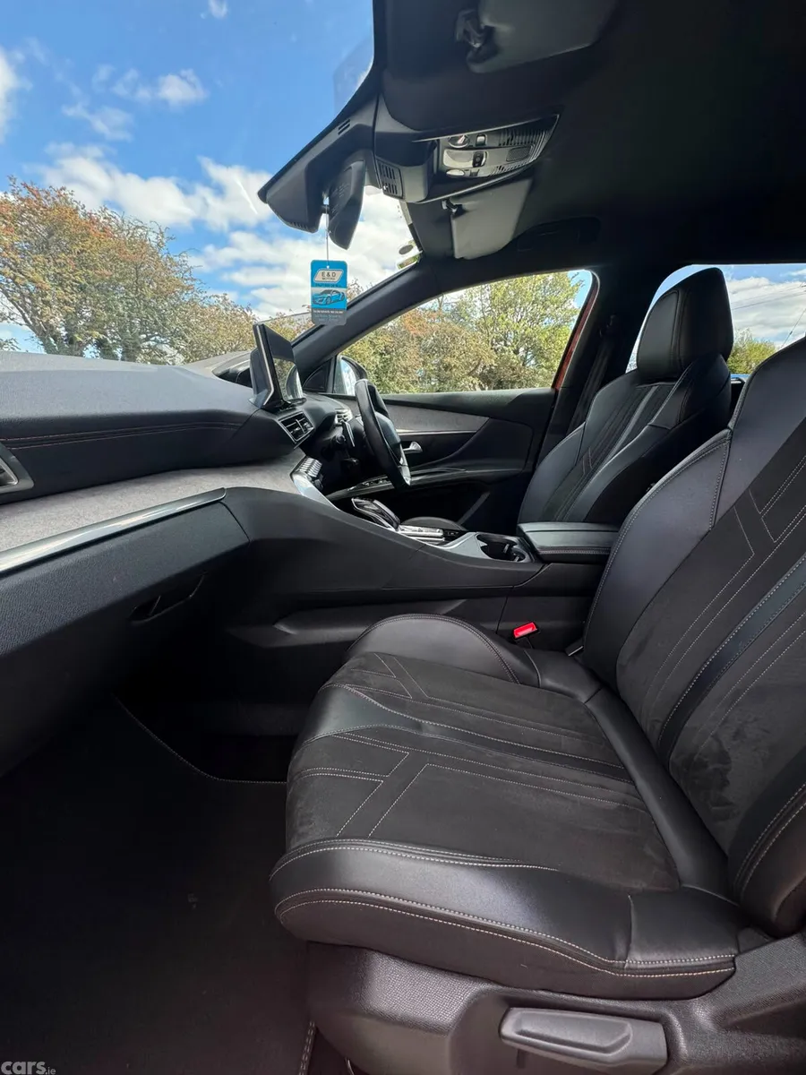 Peugeot 5008 MPV, Diesel, 2021, Brown