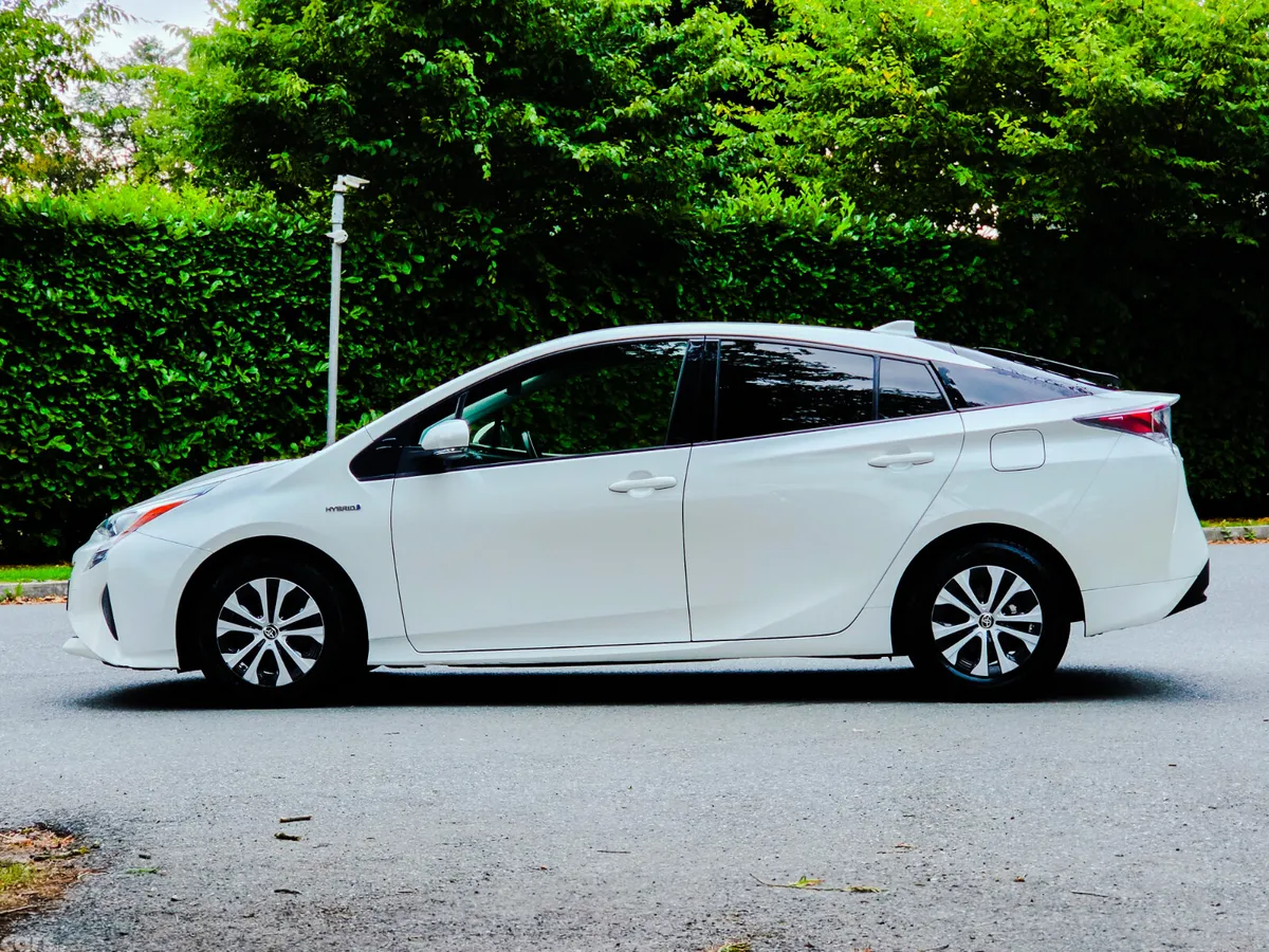 Toyota Prius Hatchback, Petrol Hybrid, 2018, Silver
