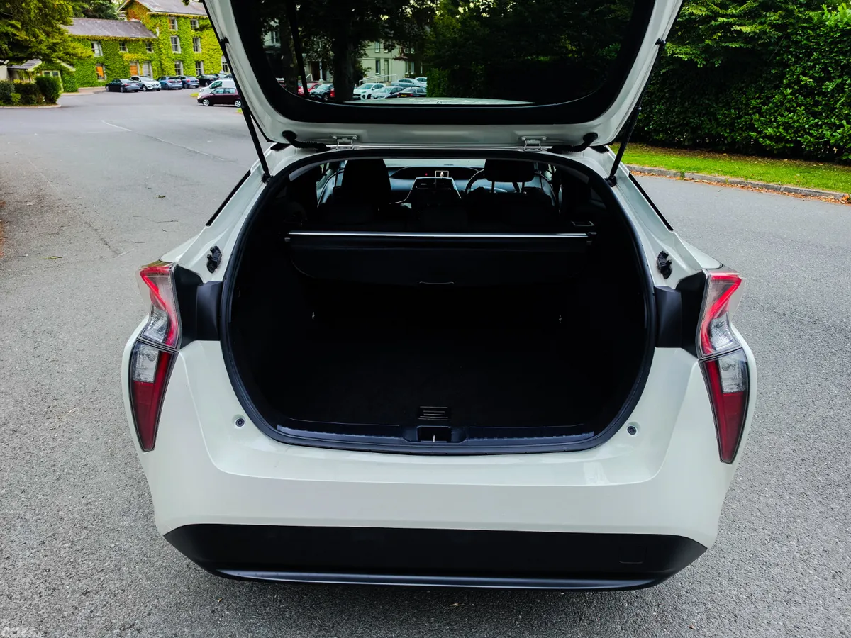 Toyota Prius Hatchback, Petrol Hybrid, 2018, Silver