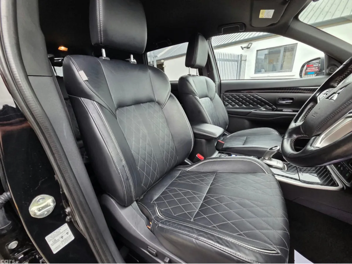 Mitsubishi Outlander Estate, Petrol Plug-in Hybrid, 2021, Black
