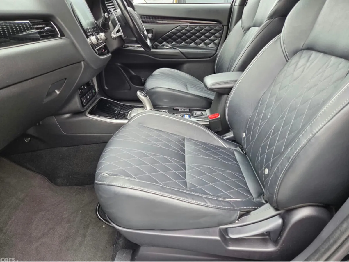 Mitsubishi Outlander Estate, Petrol Plug-in Hybrid, 2021, Black