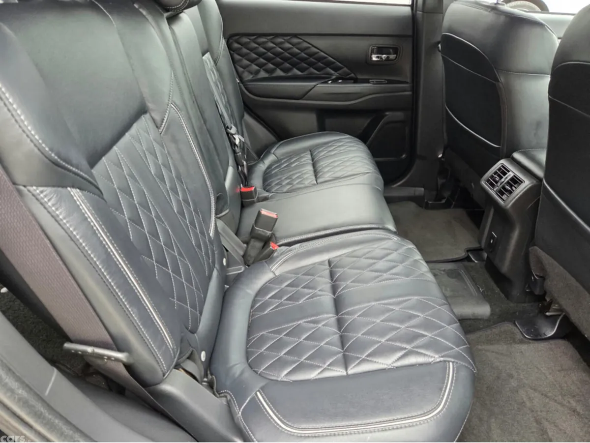 Mitsubishi Outlander Estate, Petrol Plug-in Hybrid, 2021, Black