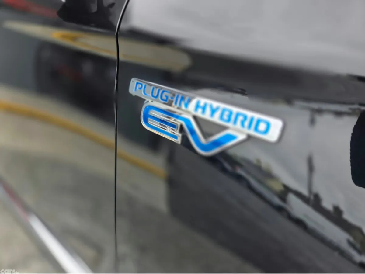 Mitsubishi Outlander Estate, Petrol Plug-in Hybrid, 2021, Black
